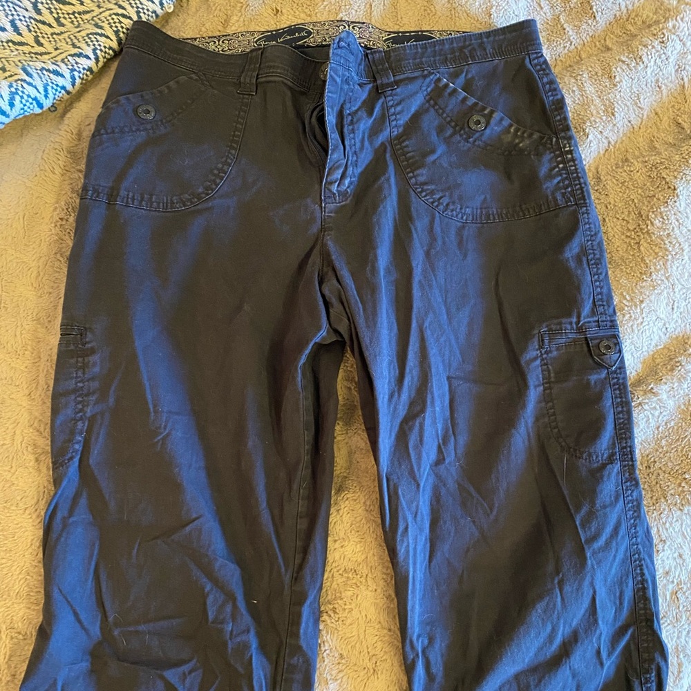 Womens capris, light material, great for summer , very lightly worn, Size 12